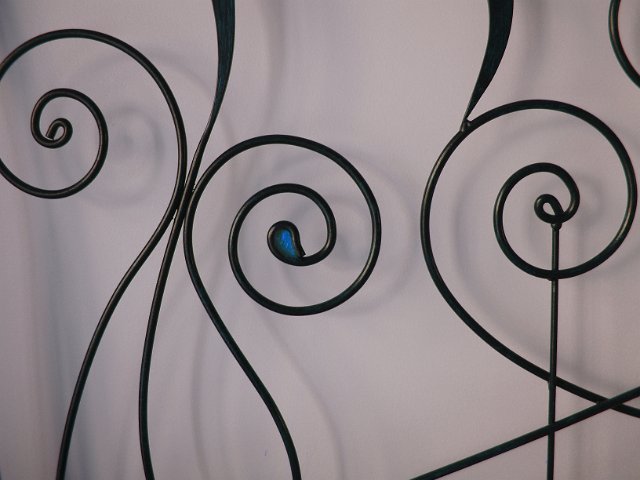 arabesque metal shapes